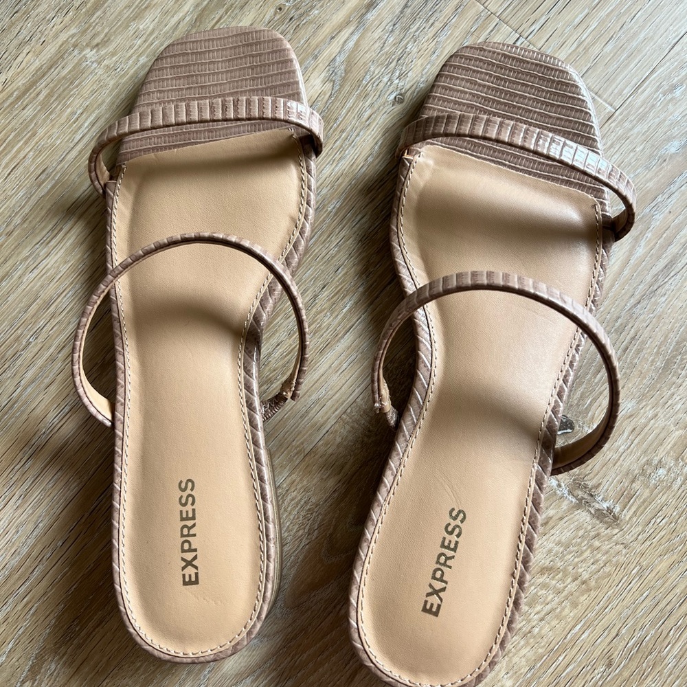 EXPRESS women’s flats/ sandals! Size 7!